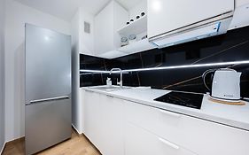 UnitApartament Warszawa Centrum Room in Apartment by Metro Rondo ONZ Super wygodne noclegi zapraszamy